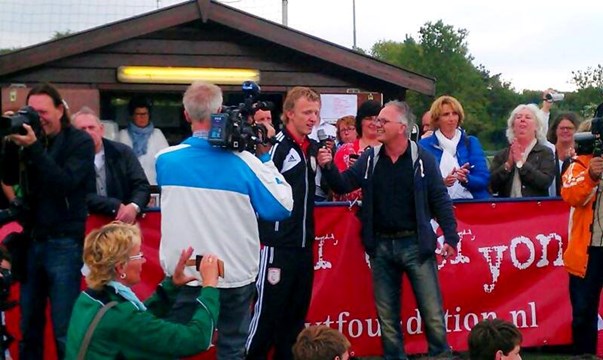 Opening van de Dirk Kuyt clinic in Katwijk (foto Theo van Hoesel)