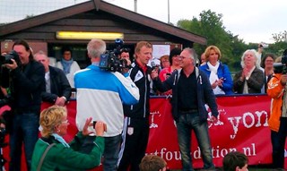 Opening van de Dirk Kuyt clinic in Katwijk (foto Theo van Hoesel)