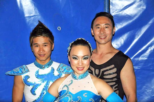 De Chinese acrobaten bij het Noordhollands Wintercircus