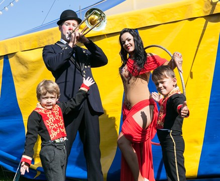 Clown Joannes met zijn gezin (Foto Marcel Rob)