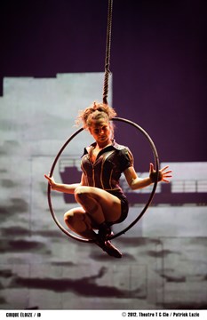 CirqueEloize_iD_AerialHoop2012