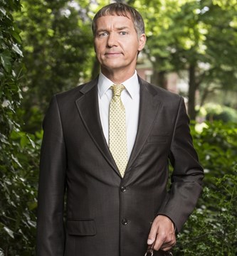 Thom_Hoffman_als_Dokter_Tinus__foto_SBS6_