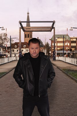 KRO-NCRV - The Passion - Dennis Weening (staand) - fotograaf Stijn Ghijsen