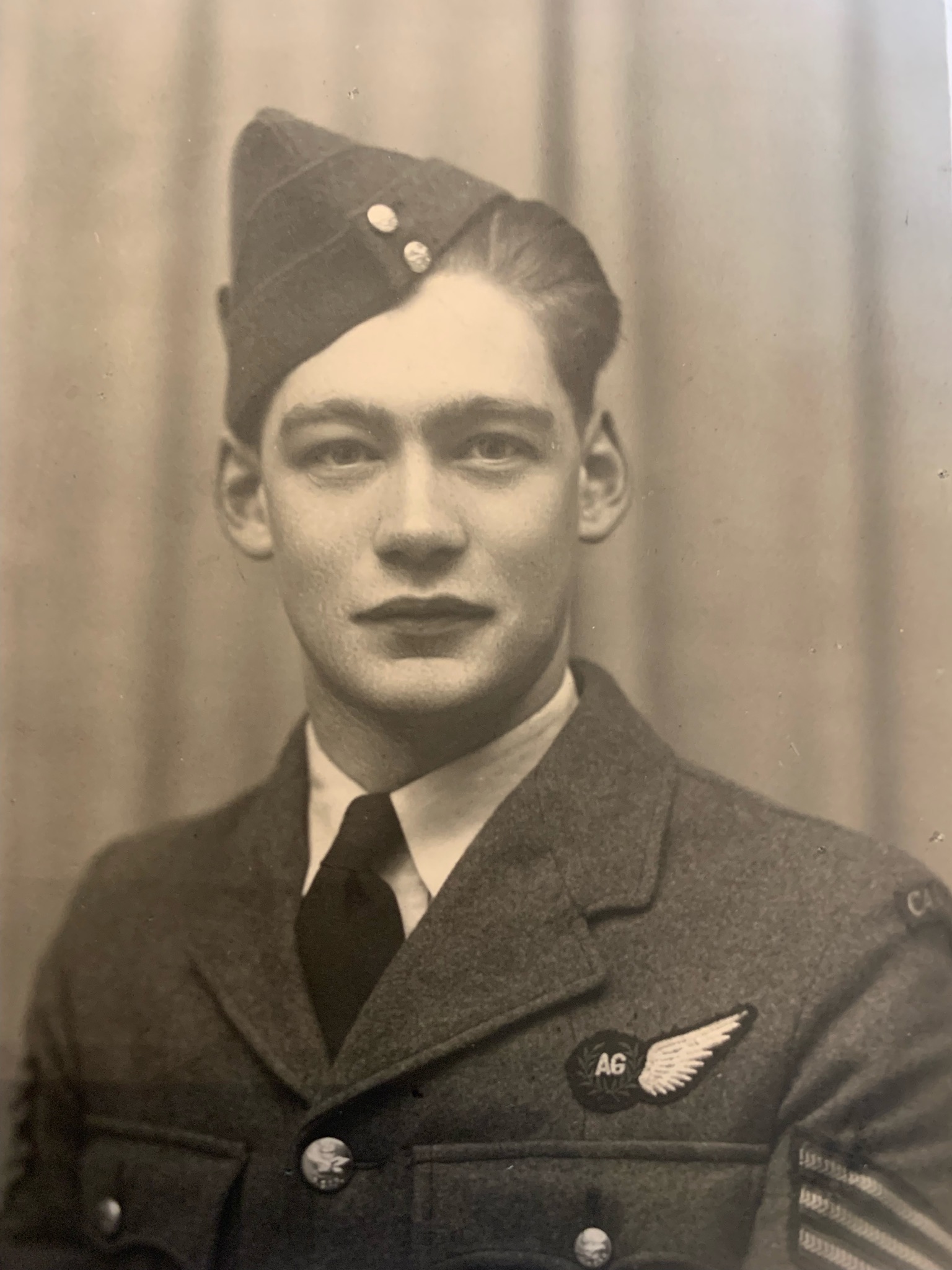 Op zoek naar de Canadese parachutist